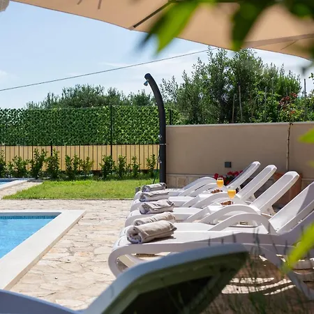 Mater - Luxuriously Equipped With A 15m Long Swimming Pool Villa *