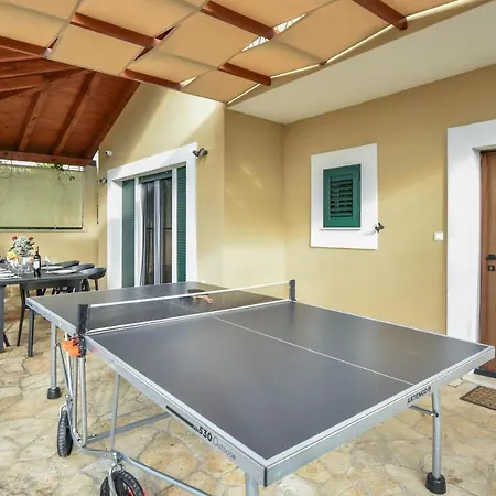 Villa Mater - Luxuriously Equipped With A 15m Long Swimming Pool Zrnovnica