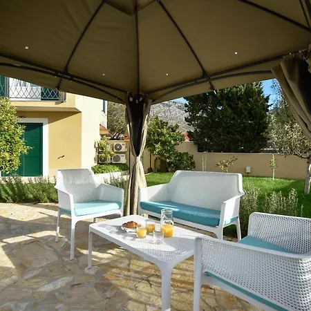 Mater - Luxuriously Equipped With A 15m Long Swimming Pool Žrnovnica