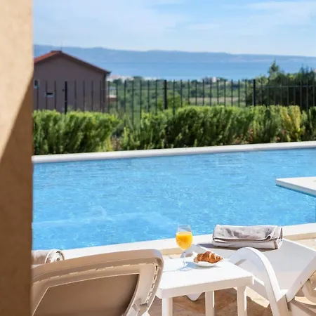 Mater - Luxuriously Equipped With A 15m Long Swimming Pool Villa Žrnovnica