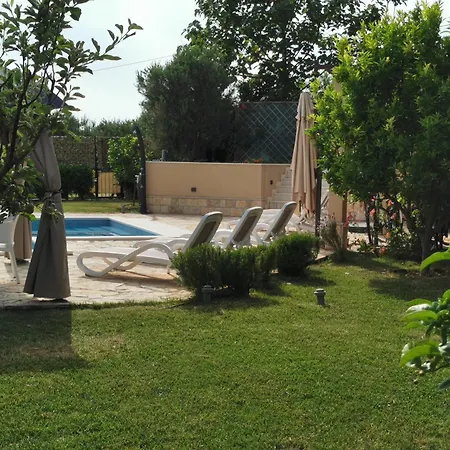 Mater - Luxuriously Equipped With A 15m Long Swimming Pool Villa