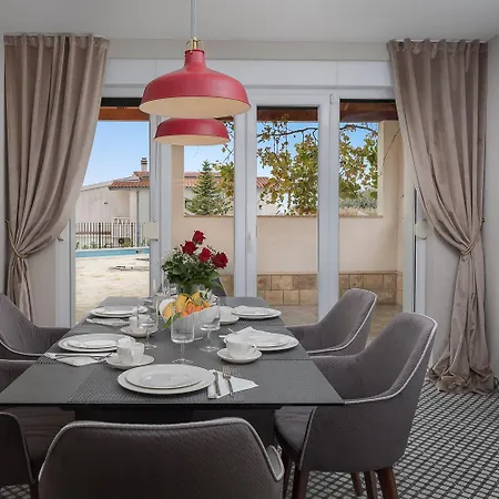 Mater - Luxuriously Equipped With A 15m Long Swimming Pool Villa *
