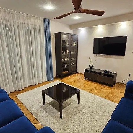 Mater - Luxuriously Equipped With A 15m Long Swimming Pool Žrnovnica
