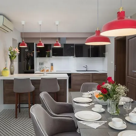 Mater - Luxuriously Equipped With A 15m Long Swimming Pool * Zrnovnica