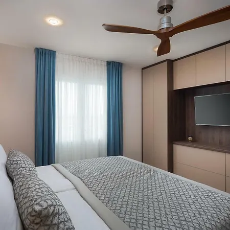 Mater - Luxuriously Equipped With A 15m Long Swimming Pool Villa Žrnovnica