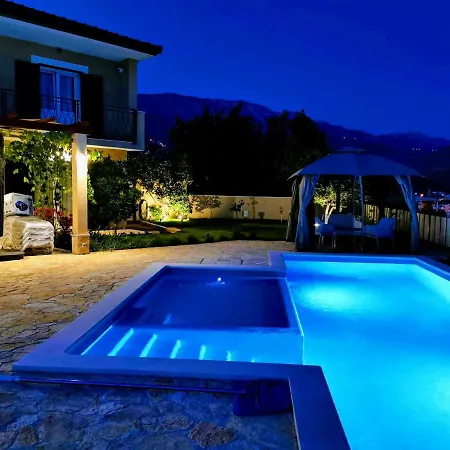 Mater - Luxuriously Equipped With A 15m Long Swimming Pool Villa Žrnovnica